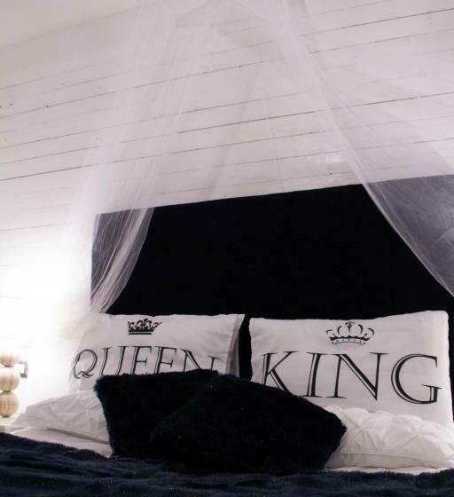 جناح جونيور ديلوكس, La Corte Della Regina