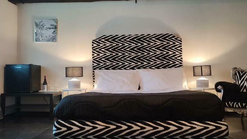 جناح عائلي, La Corte Della Regina