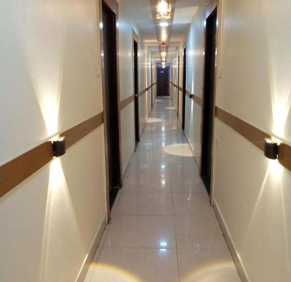 デラックストリプルルーム, Tri