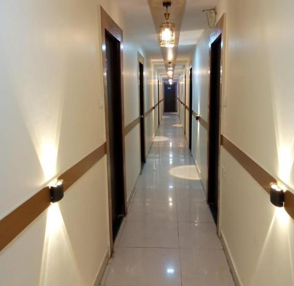 デラックストリプルルーム, Tri