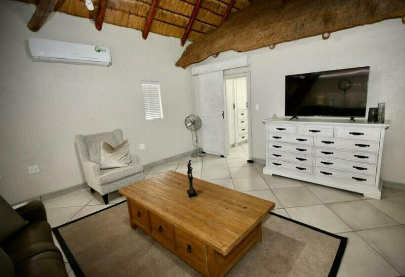 جناح عائلي, Decollage Estate