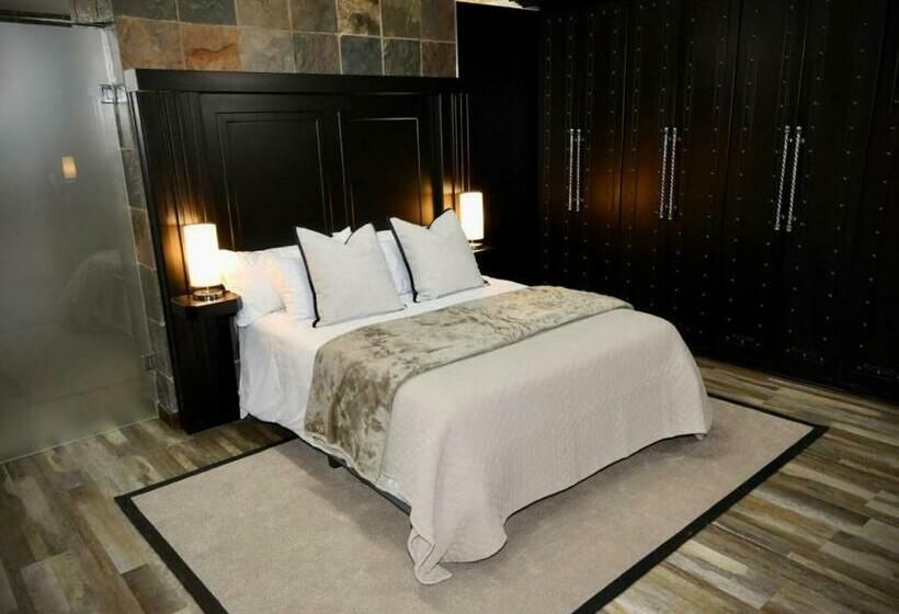 غرفة ديلوكس, Decollage Estate