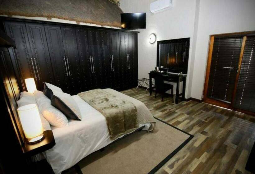 غرفة ديلوكس, Decollage Estate