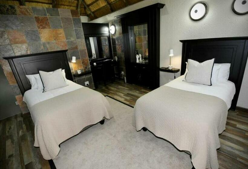 غرفة ديلوكس, Decollage Estate