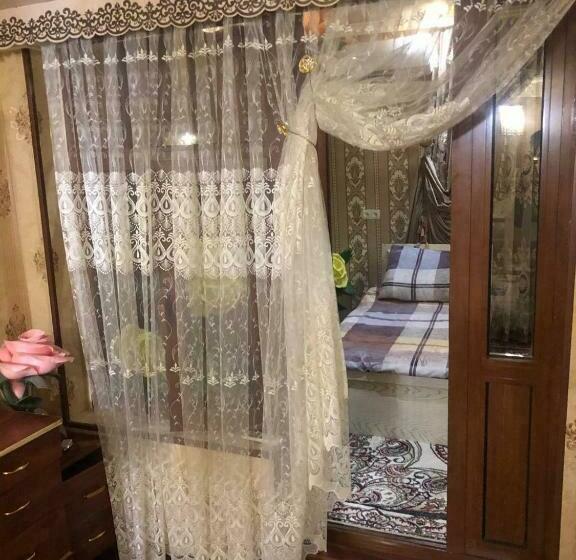 Cama em Quarto Partilhado, Farida Bonu Sam