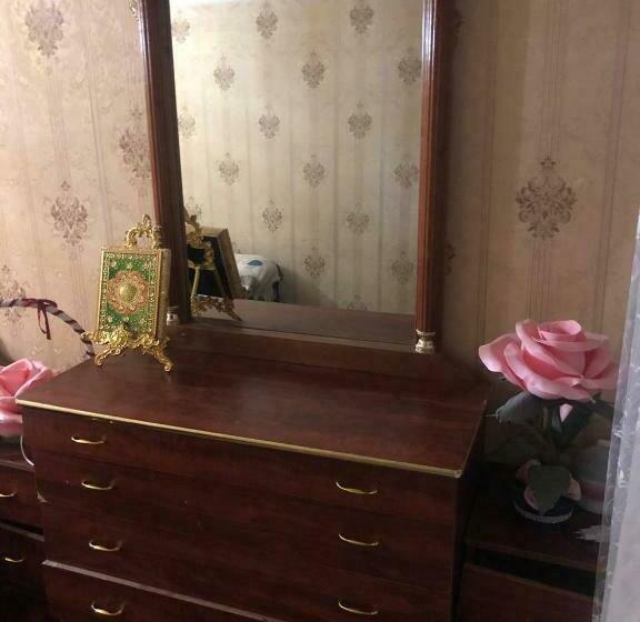 Cama em Quarto Partilhado, Farida Bonu Sam