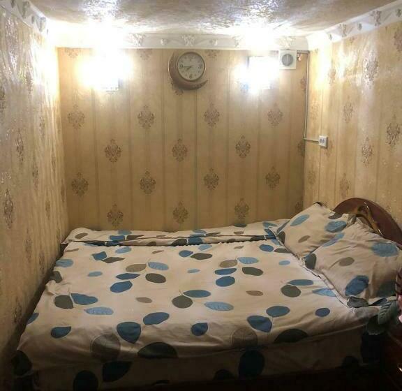 Cama em Quarto Partilhado, Farida Bonu Sam