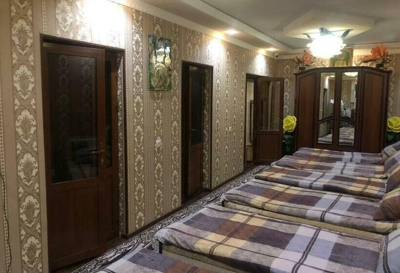 Cama em Quarto Partilhado, Farida Bonu Sam