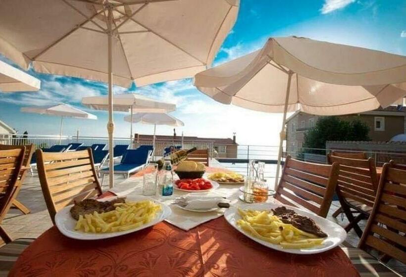 استودیوی استاندارد با چشم‌انداز دریا, Sunset Blizikuće