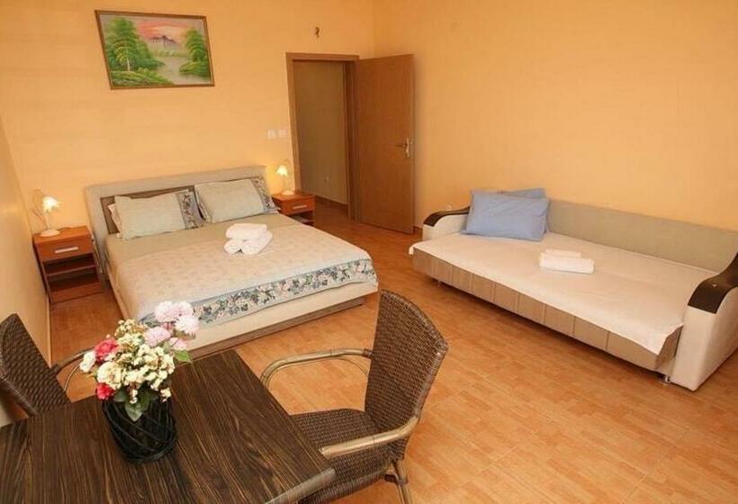 استودیوی استاندارد با چشم‌انداز دریا, Sunset Blizikuće