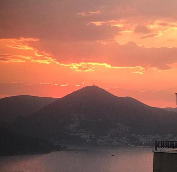 استودیوی استاندارد با چشم‌انداز دریا, Sunset Blizikuće