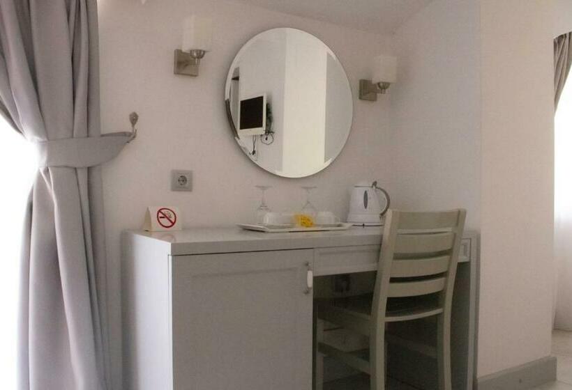 スタンダードトリプルルーム, Aktaş Butik