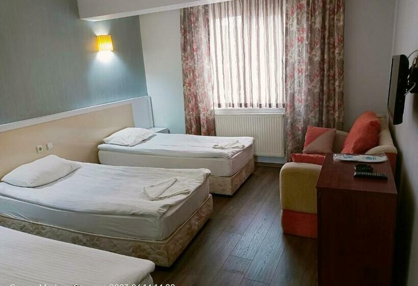 غرفة قياسية ثلاثية, şirin Apart