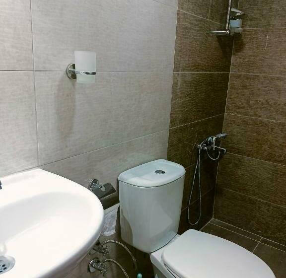 غرفة قياسية ثلاثية, şirin Apart