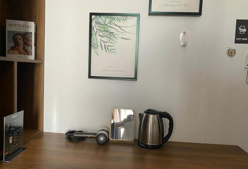 تختخواب در اتاق مشترک, Start House Capsule 5 Min Walk To The Airport