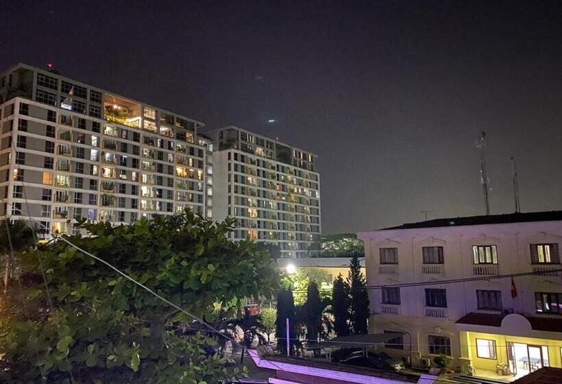 تختخواب در اتاق مشترک, Start House Capsule 5 Min Walk To The Airport