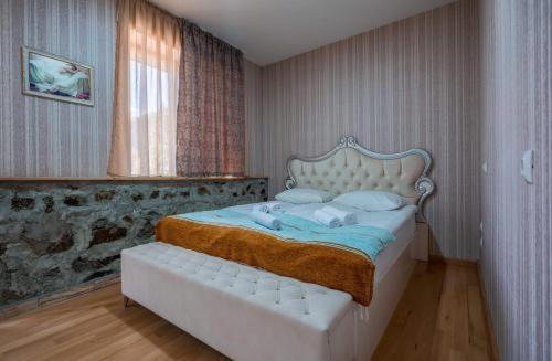 Deluxe Suite King Bed, Svaneti