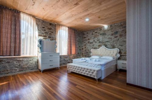 Deluxe Suite King Bed, Svaneti