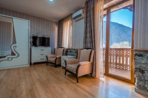 Deluxe Suite King Bed, Svaneti