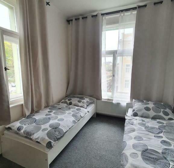 اتاق چهار تخته با دستشویی مشترک, Hostel Bbc