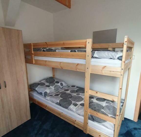 اتاق چهار تخته با دستشویی مشترک, Hostel Bbc