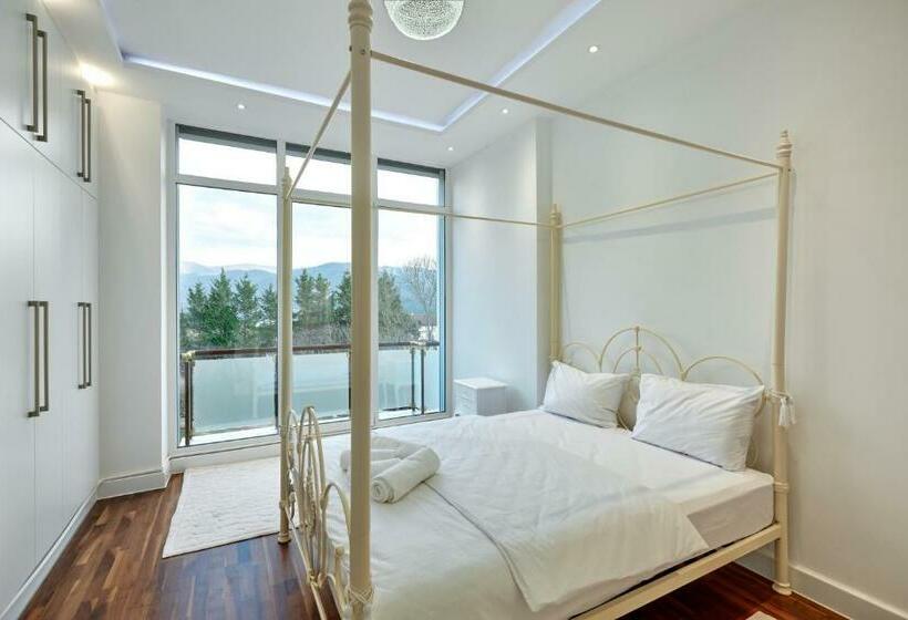 דירת חדר נוף לבריכה, Beyaz Köşk Geyve