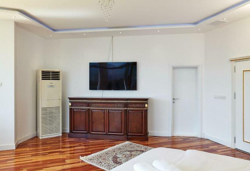 غرفة قياسية مطلّة علي حمام السباحة, Beyaz Köşk Geyve