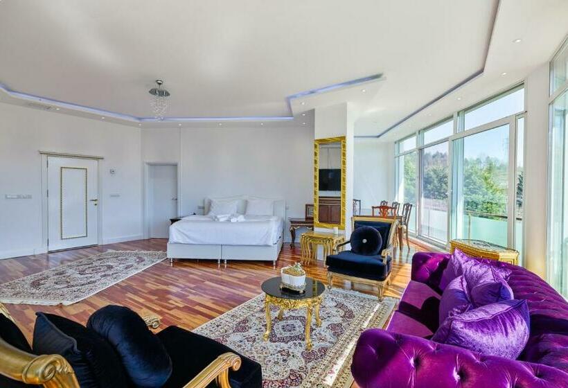 غرفة قياسية مطلّة علي حمام السباحة, Beyaz Köşk Geyve