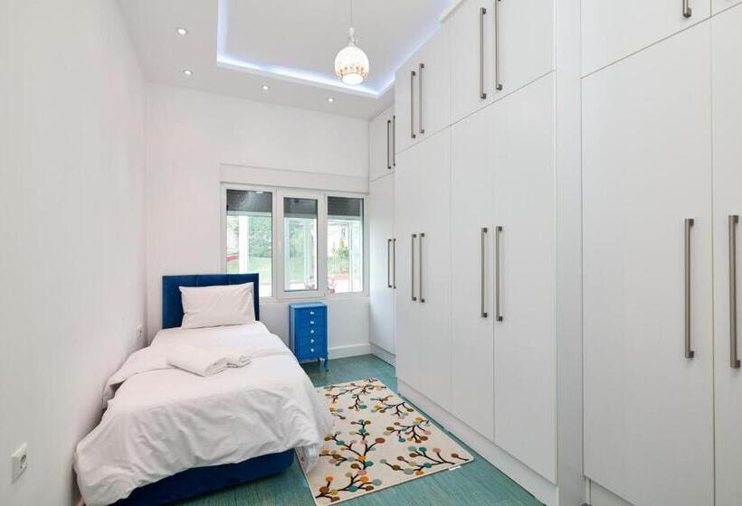 דירת חדר נוף לבריכה, Beyaz Köşk Geyve