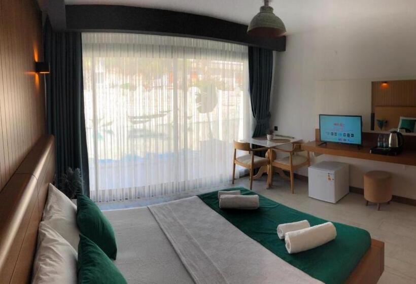 غرفة ديلوكس مزودة بشرفة, Seren Otel çeşme