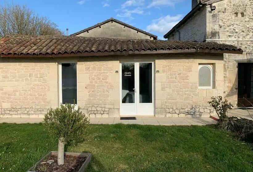 キングサイズベッドのスタンダードルーム, Chambre D Hôtes Naturiste Le Jardin Des Hirondelles