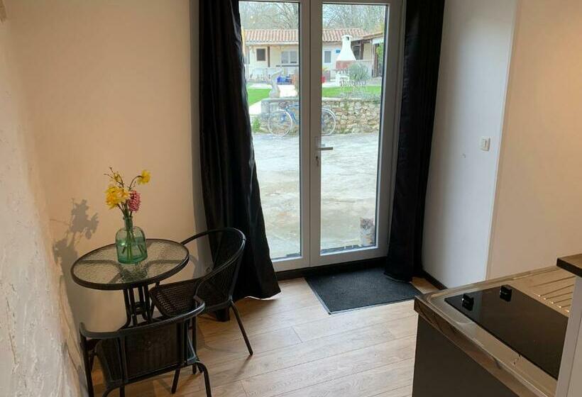 Стандартный Номер Кровать Кинг, Chambre D Hôtes Naturiste Le Jardin Des Hirondelles