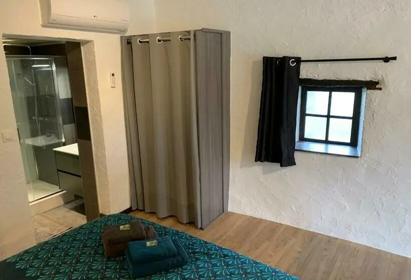 キングサイズベッドのスタンダードルーム, Chambre D Hôtes Naturiste Le Jardin Des Hirondelles