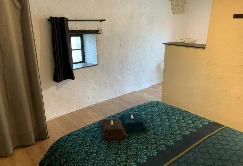 キングサイズベッドのスタンダードルーム, Chambre D Hôtes Naturiste Le Jardin Des Hirondelles