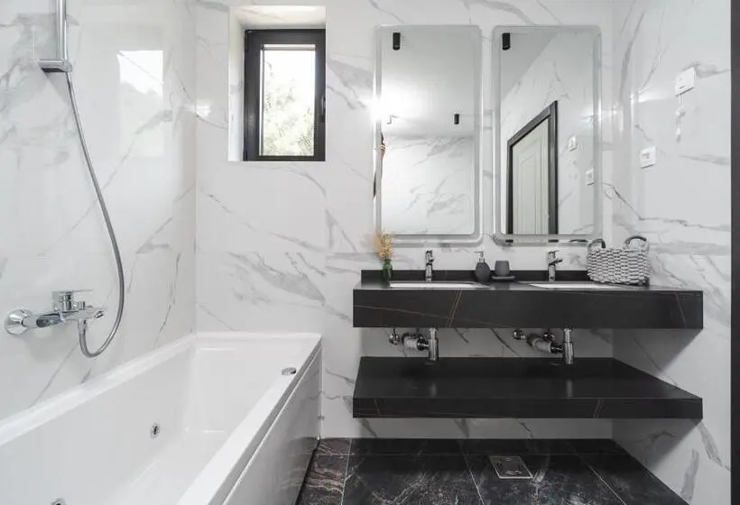 اتاق سوپریور, Regent Resort Budva
