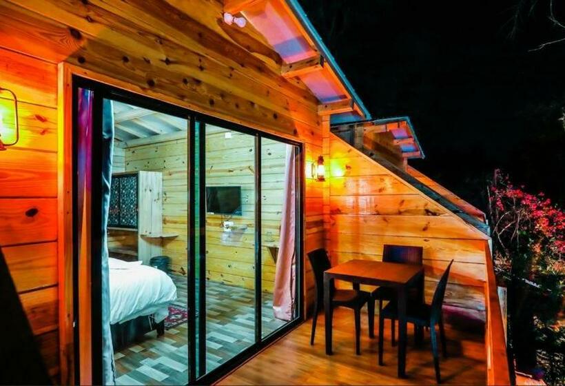 סוויטה, Kaas Woods Resort, Satara