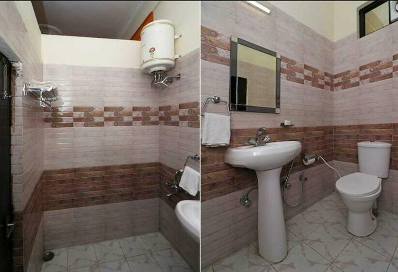 Klassiskt Trippelrum, Pop Radhe Oyo