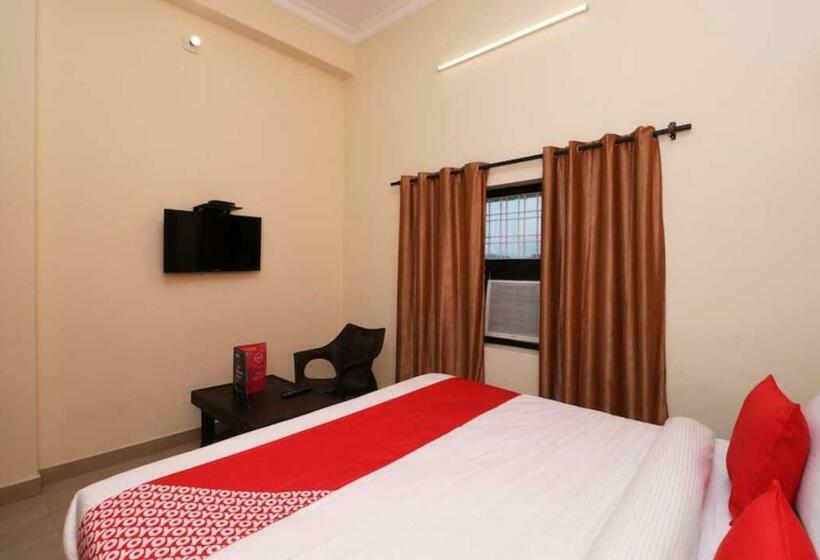 Classic Kolmen Hengen Huone, Pop Radhe Oyo