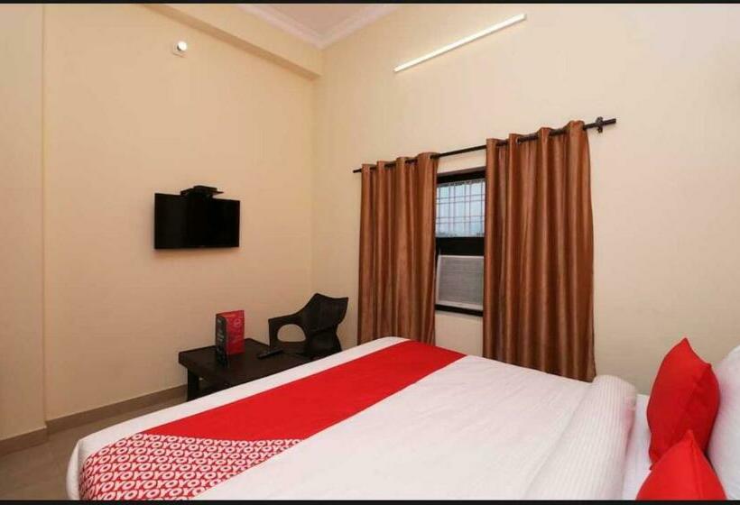 Deluxe Kolmen Hengen Huone, Pop Radhe Oyo