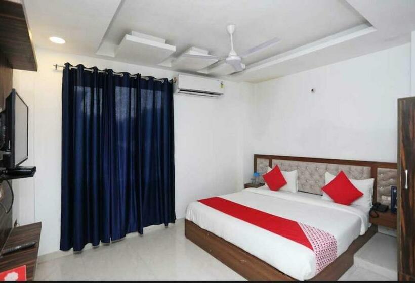 デラックストリプルルーム, Pop Radhe Oyo