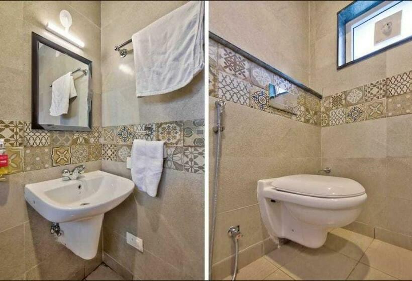 Deluxe Kolmen Hengen Huone, Pop Radhe Oyo