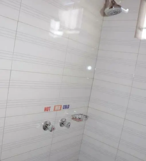 اتاق استاندارد یک نفره, Wamala Resort Hotel Ssese