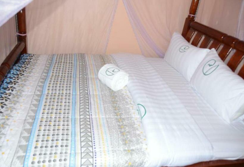 سوییت خانوادگی, Wamala Resort Hotel Ssese