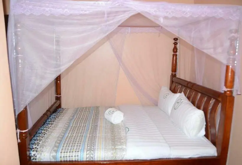 سوییت خانوادگی, Wamala Resort Hotel Ssese