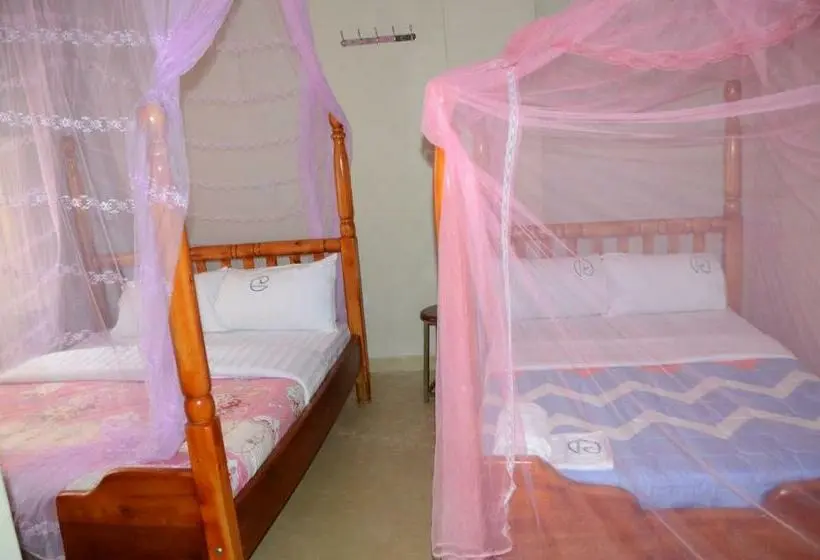 بنگله خانوادگی, Wamala Resort Hotel Ssese