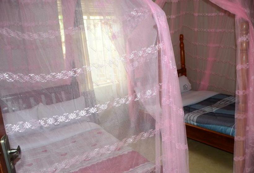 بنگله خانوادگی, Wamala Resort Hotel Ssese