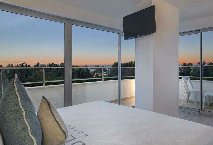 اتاق خانوادگی با چشم‌انداز باغ, Berry Blue Hotels