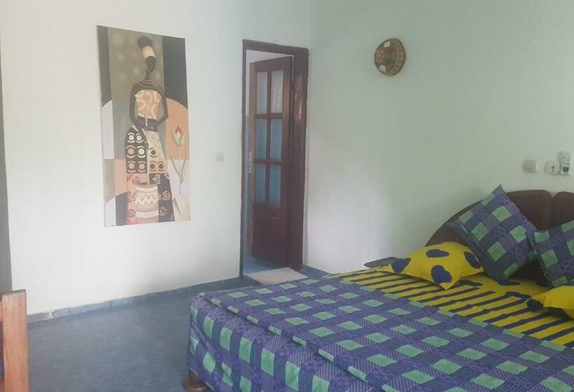 اتاق لوکس, Capriccio