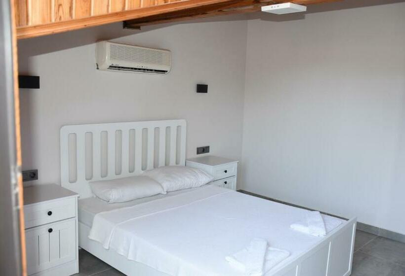 اتاق استاندارد با چشم‌انداز استخر, La Sorella Butik