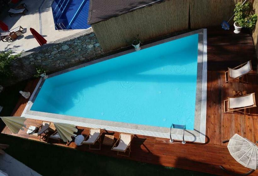 اتاق استاندارد با چشم‌انداز استخر, La Sorella Butik